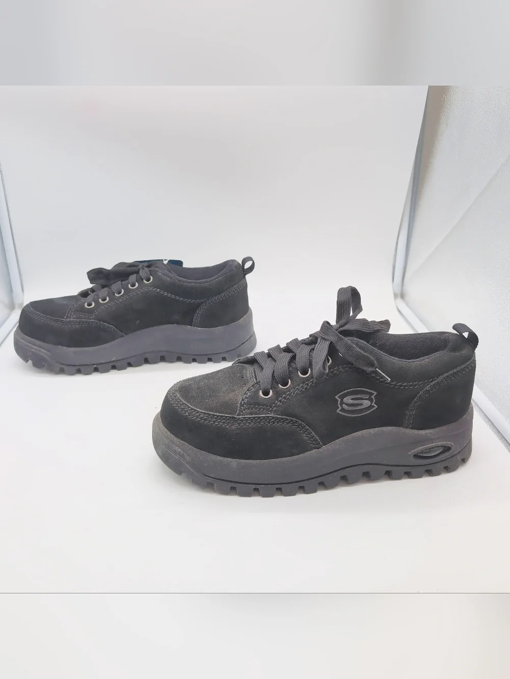 Skechers SN 6638 Men’s Sz 11 Black Suede Leather Platform Sneakers NWT